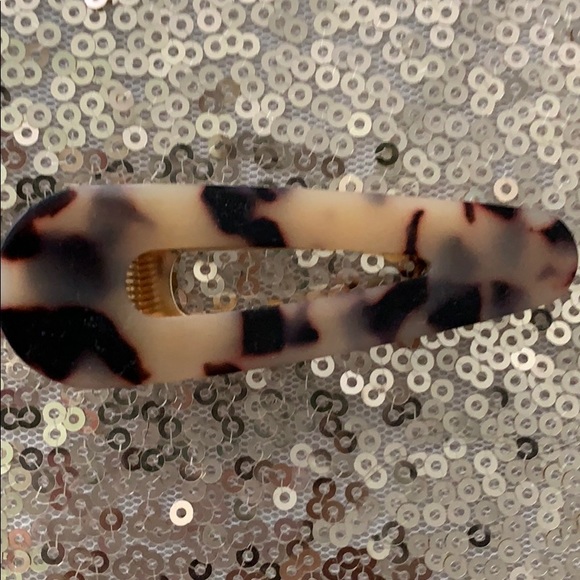 Tortoise shell acrylic hair clips - Picture 2 of 4